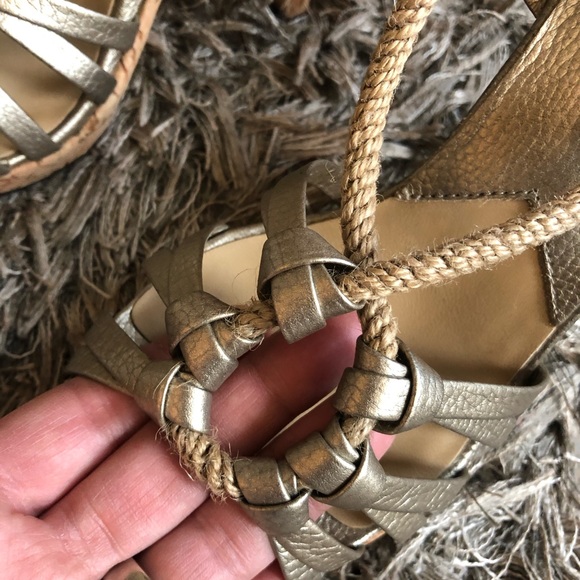 Michaels Kors cork gold metallic sandal heels - Picture 5 of 5